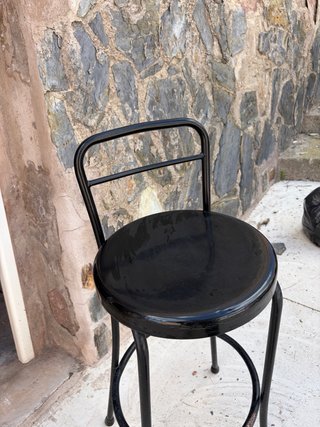 Taburete alto negro