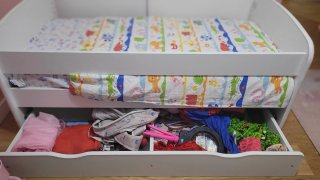 Cama infantil con colchón. Más protección lateral.