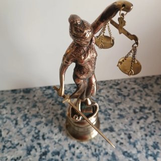 Figura Bronce Diosa Justicia Balanza Espada