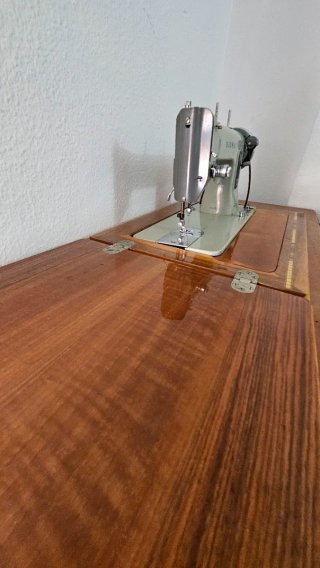Máquina de coser Sigma antigua