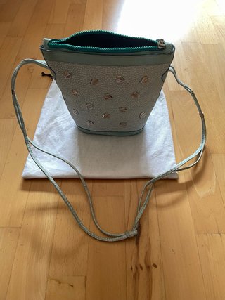 Bolso y zapatos turquesa