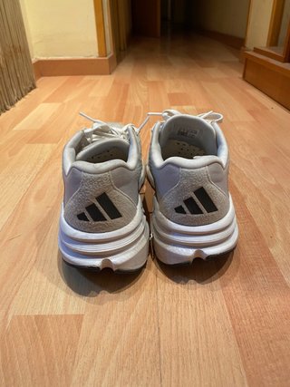 Zapatillas Adidas Blancas y Negras