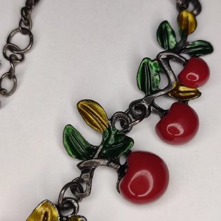 Collar de cerezas