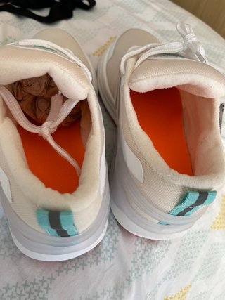 Zapatillas Adidas Beige y Blancas Nuevas