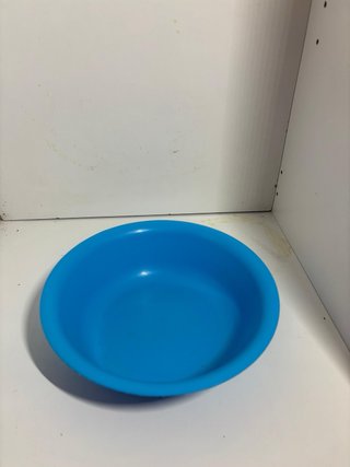 Contenedor de plástico naranja