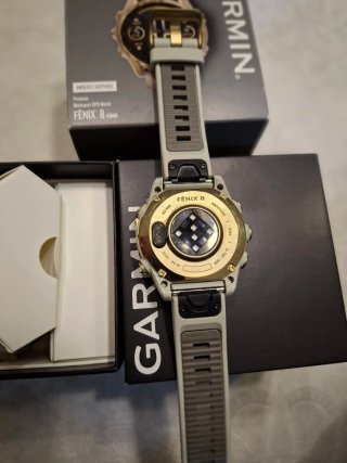 Garmin Fenix 8 43mm Sapphire soft Gold con accesor
