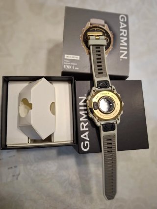 Garmin Fenix 8 43mm Sapphire soft Gold con accesor