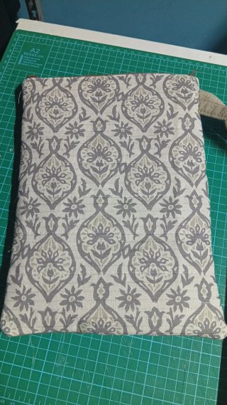 Funda tablet enguatada Tres Mariposas
