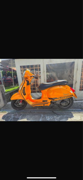 Vespa GTS 300 Naranja