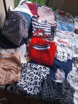 Lotto abbigliamento bimba 60 pezzi