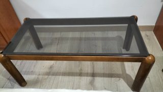 Mesa de centro madera maciza con cristal oscuro