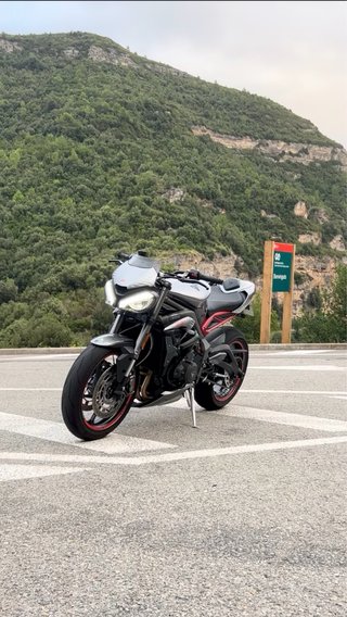 Triumph Street Triple 765 RS (2021)
