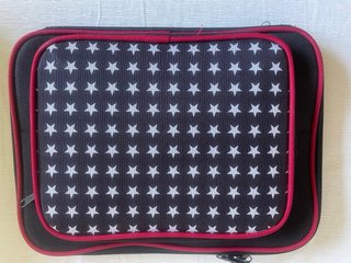 Funda portátil 14 estrellas azul y rojo