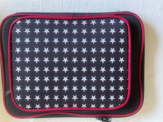 Funda portátil 14 estrellas azul y rojo