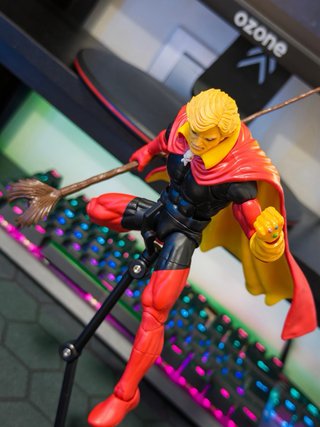 Adam Warlock Marvel Legends Figura