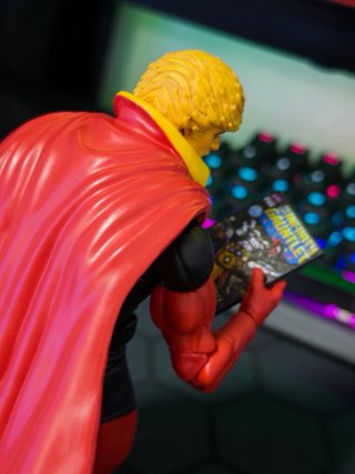 Adam Warlock Marvel Legends Figura