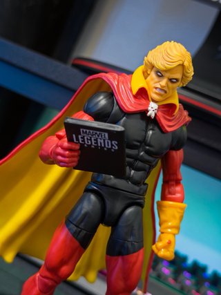 Adam Warlock Marvel Legends Figura
