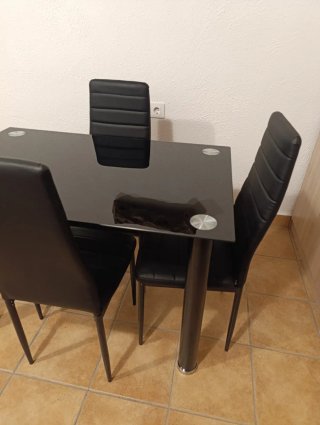 Mesa y 4 Sillas Comedor Cristal Negro