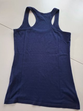Camiseta azul sin mangas