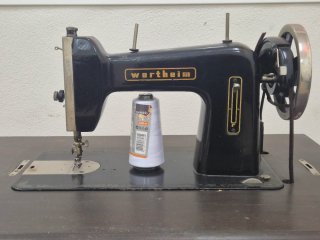 Máquina de coser Werthein antigua
