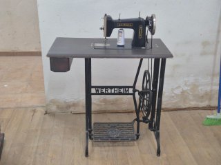 Máquina de coser Werthein antigua