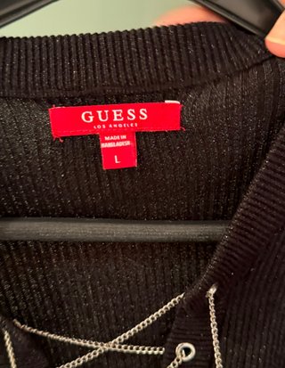 Jersey Guess Negro con Cadena Plateada