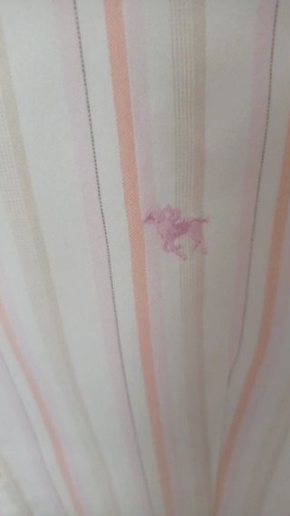 Camisa de rayas rosas y blancas