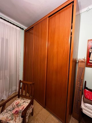 Armario corredero madera 3 puertas Casi nuevo