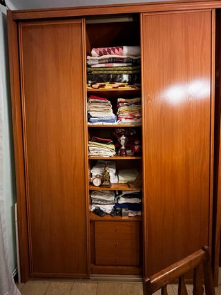 Armario corredero madera 3 puertas Casi nuevo