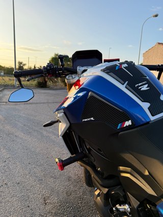 BMW F900R Sport con garantía hasta 2030