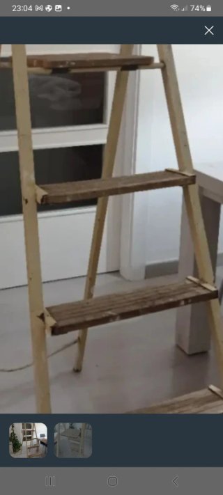 Escalera plegable de madera