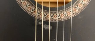 Guitarra Clásica Negra (Precio negociable)