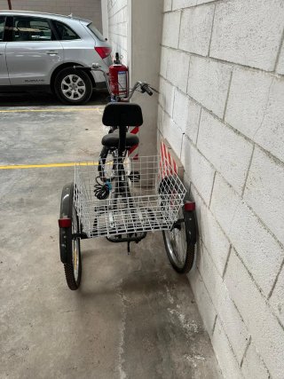 Triciclo con canasta nuevo