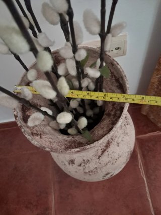 Jarrón de cerámica beige y marrón