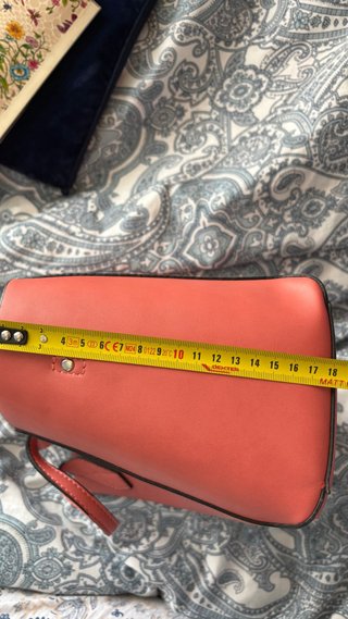 Bolso coral Mango con asa y bandolera