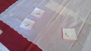 Tovaglietta da te'  ricamata a mano