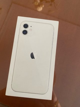 iPhone 11 Blanco Batería 74% por 50€ mas el Reloj,