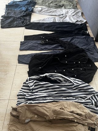 Lote Ropa Hombre: Camisas y Pantalones