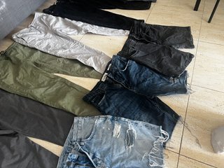 Lote Ropa Hombre: Camisas y Pantalones