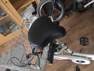 Triciclo Eléctrico Blanco con Cesta
