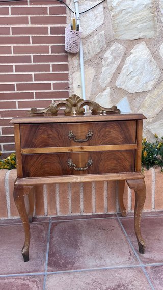 Mesilla antigua de madera