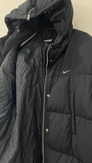 Abrigo largo acolchado Nike con capucha