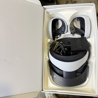 Visore PlayStation VR2 usato con accessori