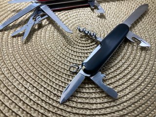 2 Canivetes Victorinox Ranger e Spartan
