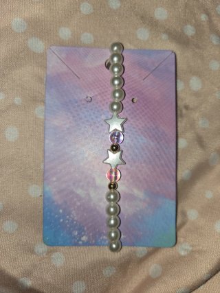 Pulsera perlas y estrellas doradas