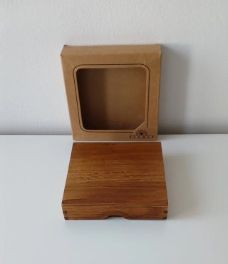 Puzzle de madera con caja y tablero
