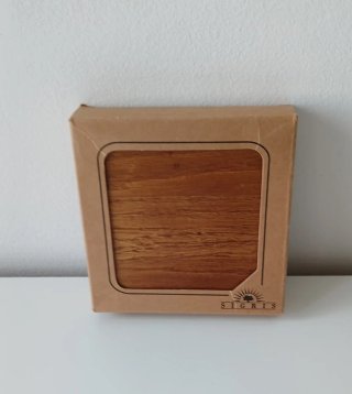 Puzzle de madera con caja y tablero