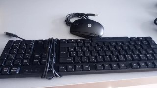 Ordenador de sobremesa negro