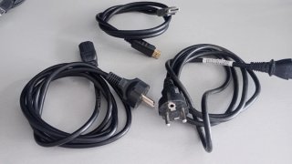 Ordenador de sobremesa negro