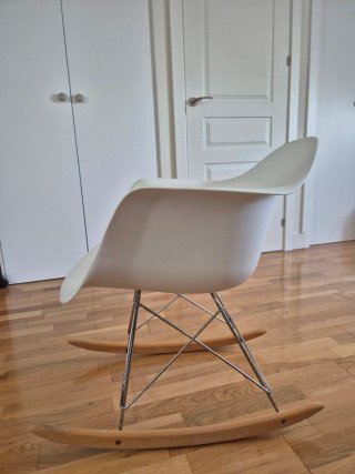 Mecedora blanca diseño moderno SKLUM